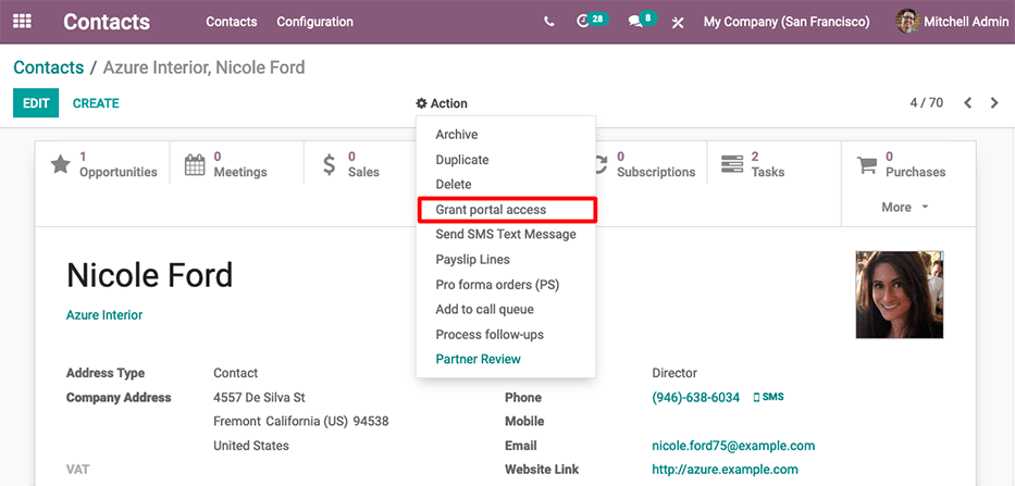 Sử dụng ứng dụng Contacts để cấp quyền truy cập portal cho người dùng.
