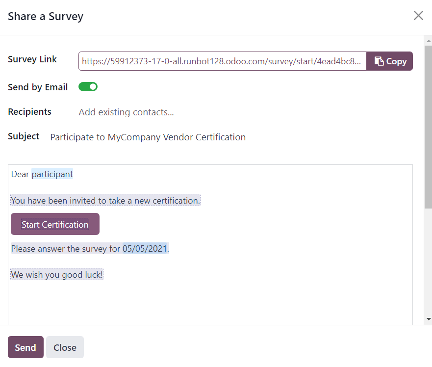 Cửa sổ bật lên 'Chia sẻ Khảo sát' trong Odoo Surveys với tùy chọn Gửi qua Email được bật.
